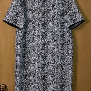 Taylor Dresses Textured black & white snakeskin pattern sheath dress Size 18W
